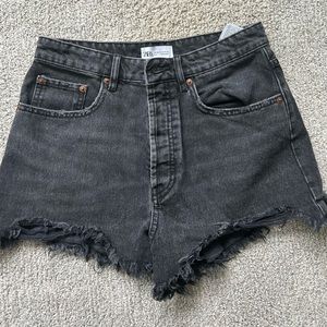 ZARA BLACK HIGH RISE SHORTS